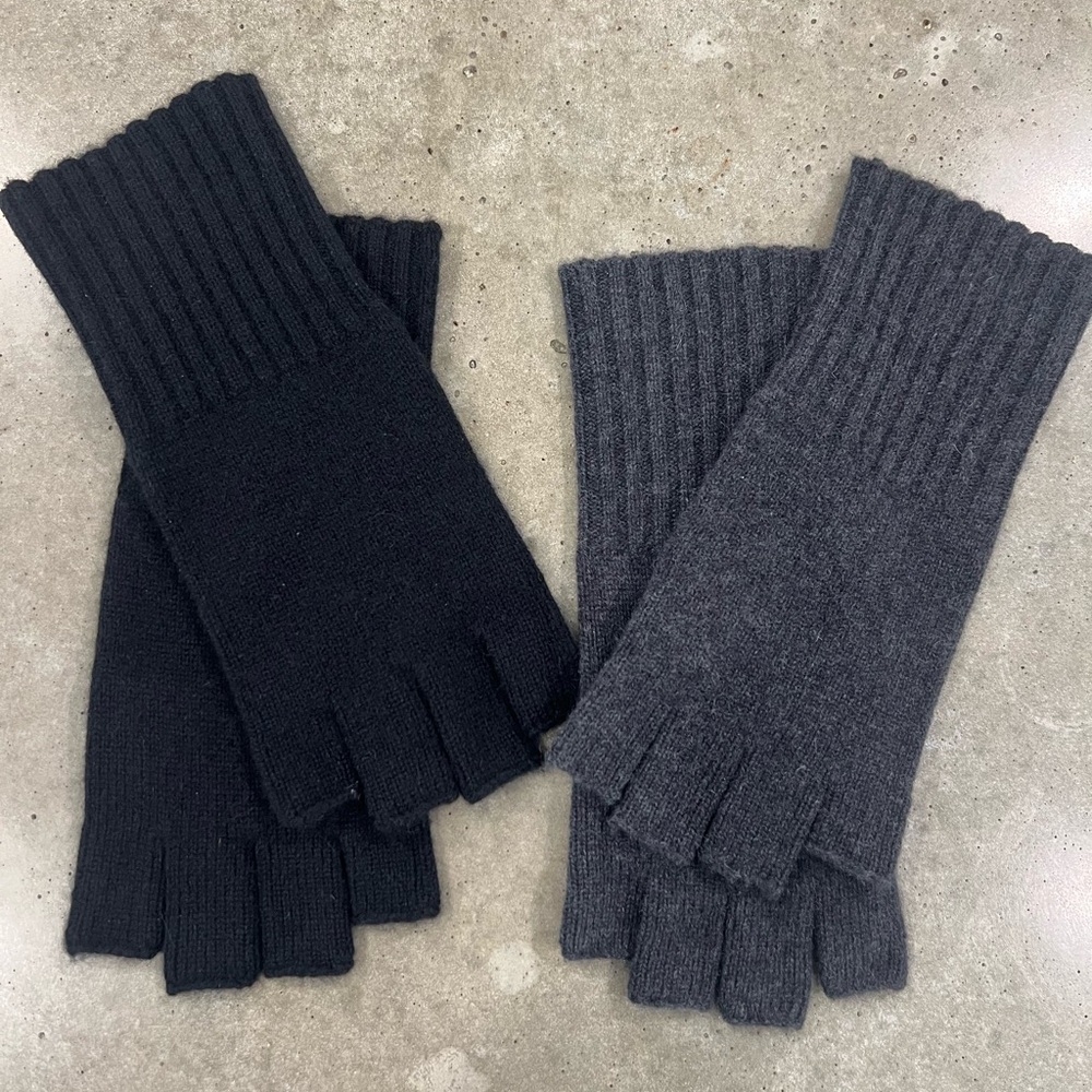 Halogen Black & Charcoal Cashmere Golves